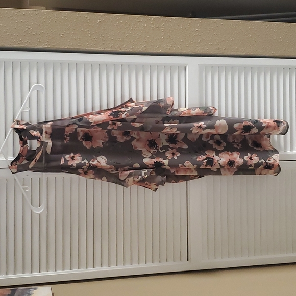 Flowy Floral Dress - Picture 4 of 14